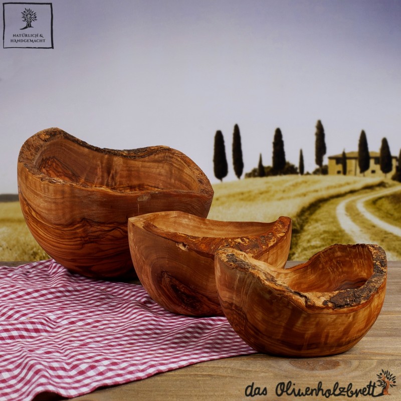 Medium bowls made of olive wood, natural look with bark rests