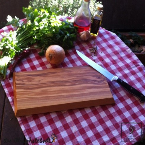 cutting board with slanting cutted edges