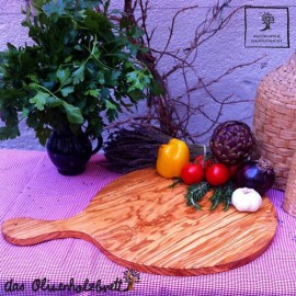 Plate with handle out of olive wood